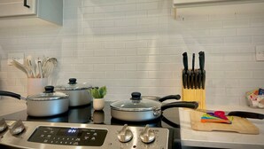 Apartment (1 Bedroom) | Interior - Stunning, A+location, Workerfriendly, Washer, Pool (Sherman)