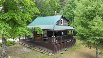 Chalet (2 Bedrooms) | Front of property