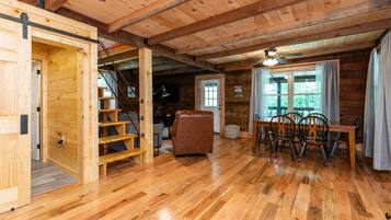 Chalet (2 Bedrooms) | Interior