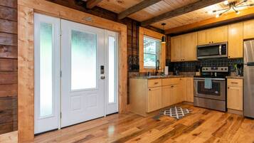 Chalet (2 Bedrooms) | Interior