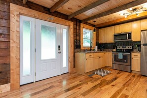 Interior - Hot Tub, Wifi & Pet-friendly - Pilot Point (Stanton)