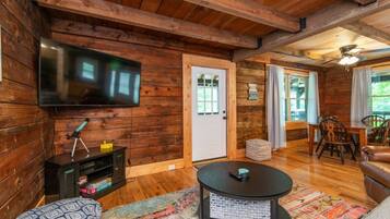 Chalet (2 Bedrooms) | Interior