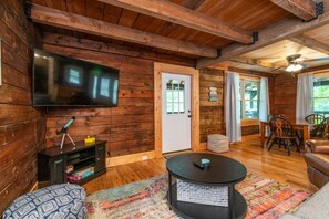 Interior - Hot Tub, Wifi & Pet-friendly - Pilot Point (Stanton)