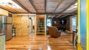 Chalet (2 Bedrooms) | Interior