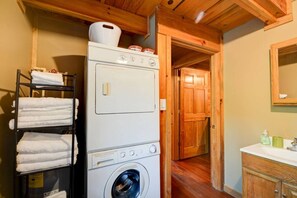 Chalet (2 Bedrooms) | Intérieur
