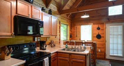 Hot Tub & Wifi - Hidden Chalet Red River Gorge, KY