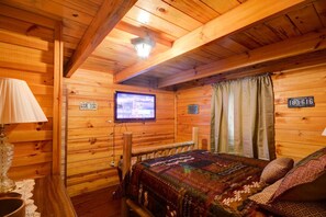 Chalet (2 Bedrooms) | Interior