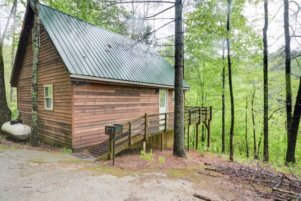 Chalet (2 Bedrooms) | Front of property