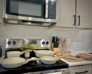 Apartment (1 Bedroom) | Interior - Worker Friendly, Kingbed,washer Dryer, A+location, Wifi (Sherman)