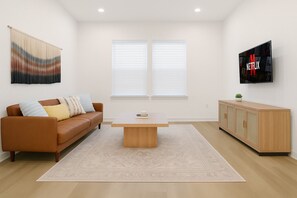 Apartment (1 Bedroom) | Interior - Worker Friendly, Kingbed,washer Dryer, A+location, Wifi (Sherman)