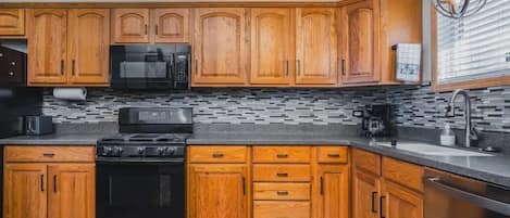 House (3 Bedrooms) | Interior