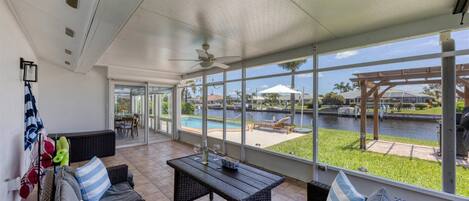 المنشأة من الداخل