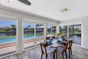Interior - Mad510 (Punta Gorda)