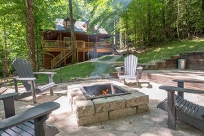 Property grounds - Wifi & Hot Tub, Large Family - Climb On in Rrg! (Rogers)