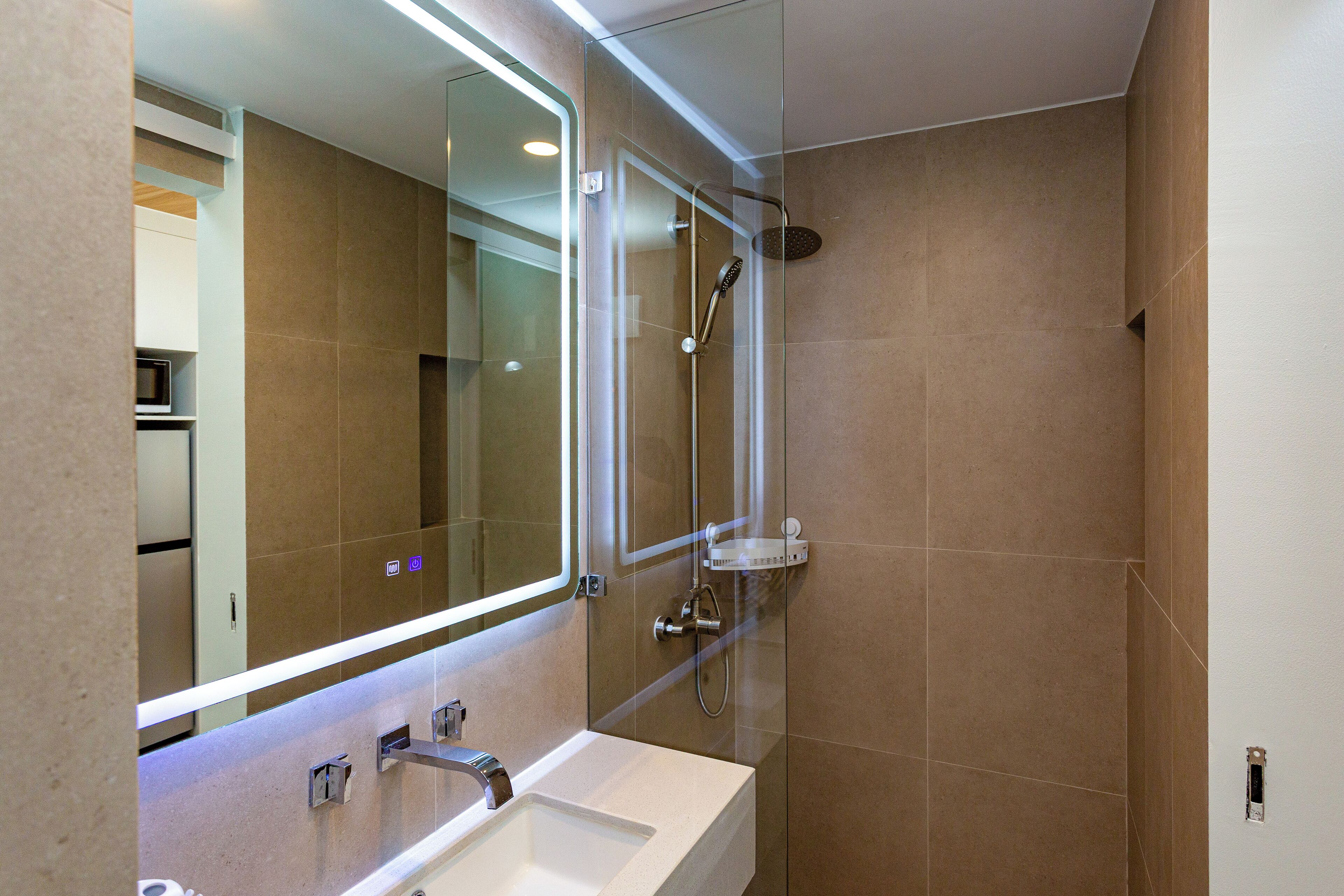 Condo, ban công | Phòng tắm