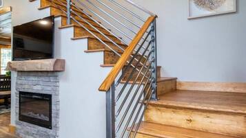 Chalet (2 Bedrooms) | Interior