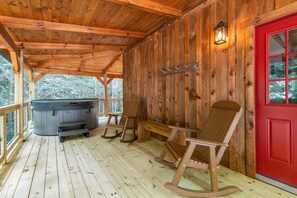 Interior - Hot Tub & Wifi - Angel's View - Red River Gorge KY (Campton)