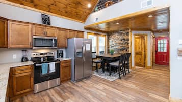 Chalet (2 Bedrooms) | Interior