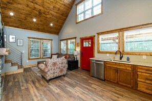 Chalet (2 Bedrooms) | Interior