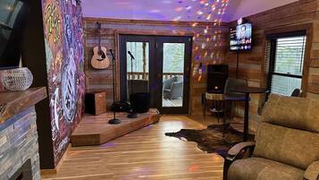 Chalet (4 Bedrooms) | Bahagian dalam