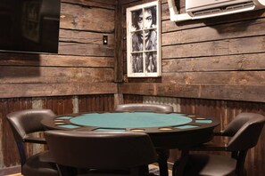Interior - Karaoke, Hot Tub, 1GB Wifi - The Rock House - LUX (Rogers)