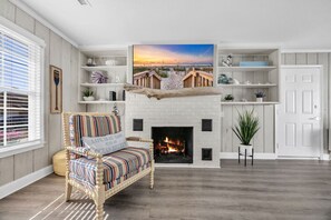 Interior - Sea La Vie Villa 3BD Beach Retreat Fence Yard (North Myrtle Beach)