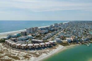Interior - Sea La Vie Villa 3BD Beach Retreat Fence Yard (North Myrtle Beach)