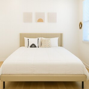 Interior - Worker Friendly, A+ Location, Warm and Cozy (Sherman)