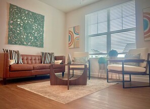 Living area - Workerfriendly,washer/dryer, Gym,pool, A+ Location (Sherman)