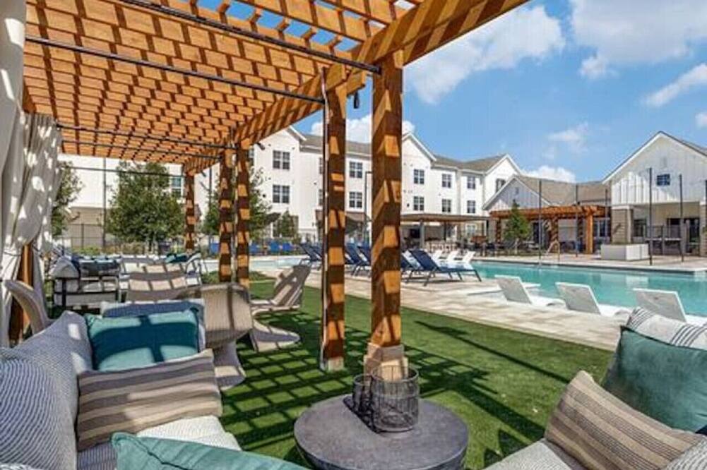 Workerfriendly,washer/dryer, Gym,pool, A+ Location
