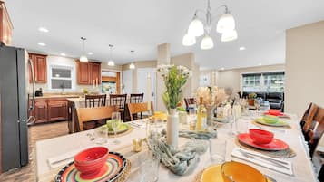 House (6 Bedrooms) | Interior