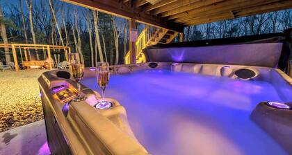 6 Bedrooms + Hot Tub + Game Room + Movie Theater