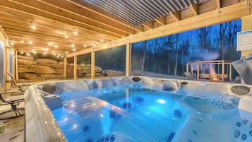House (6 Bedrooms) | Interior
