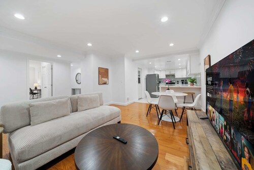 Marbella Lane - Serene & Spacious 3BR Haven