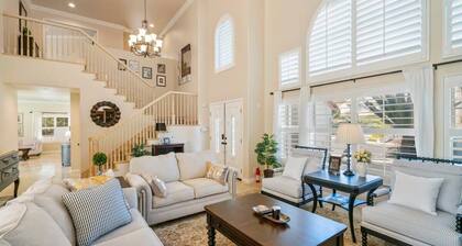 Marbella Lane - Captivating Home w Pool