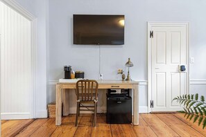 Interior - The Royce on Spring - High-end Family Getaway in Newport (Newport)