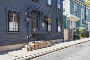 Interior - The Royce on Spring - High-end Family Getaway in Newport (Newport)