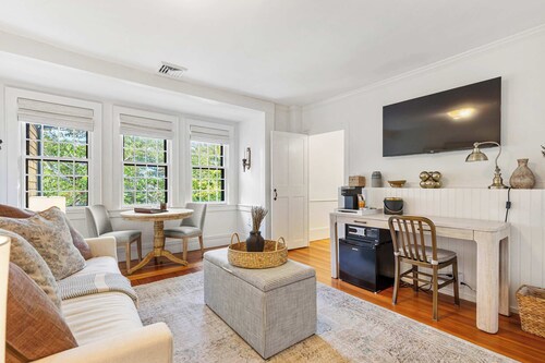 The Royce on Spring - High-end Family Getaway in Newport