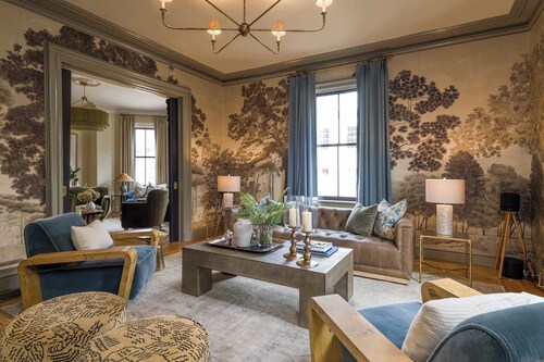 The Royce Newport Luxury Historic Retreat