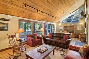 Interior - Tamarack 8 (Bend)