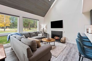 Front of property - Mt View Lodge 35 (Bend)