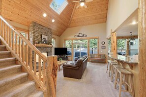 Interior - Poplar 16 (Bend)
