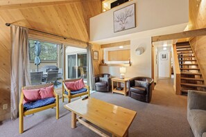 Interior - Pole House 99 (Bend)