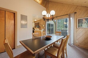 Interior - Pole House 99 (Bend)