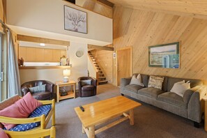 Interior - Pole House 99 (Bend)