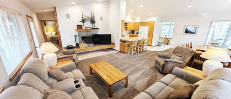House (4 Bedrooms) | Interior