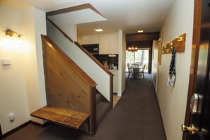 Interior - Landrise 7 (Bend)