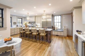 Interior - Sanctuary Suite at The Royce, Newport (Newport)