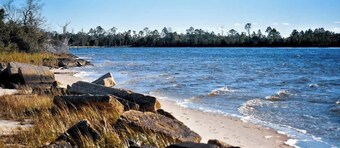 3 Blocks to Bay + Boat Parking + Renovated + 3 Bd