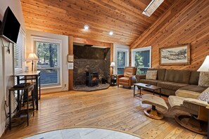 House (2 Bedrooms) | Interior - Sequoia 14 (Bend)
